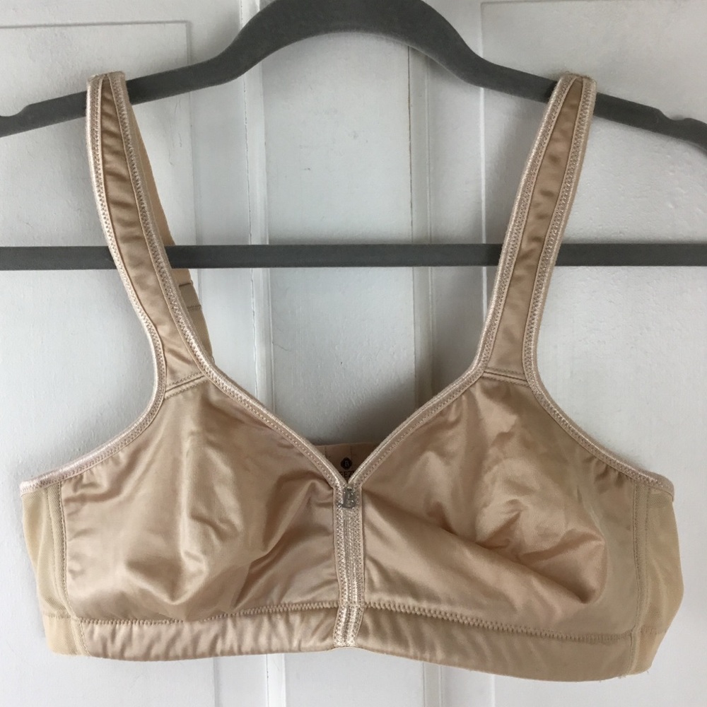 Breezies Womens Seamless Wirefree Comfort Bra 34B